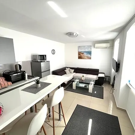 Apartmán With Parking Space - 26944 Pula